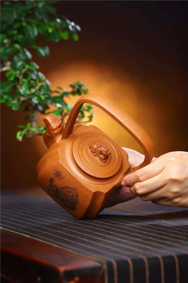鲍明亚作品 龙尊提梁图片