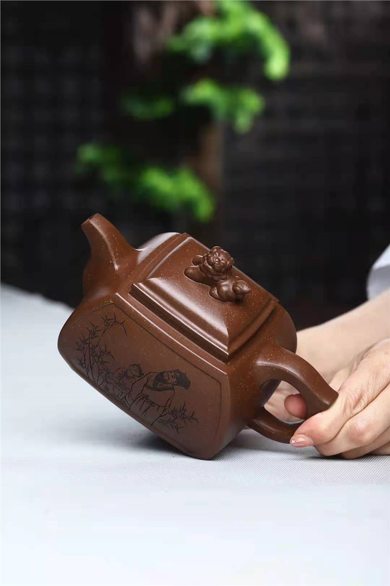 刘莹作品 四方狮尊图片