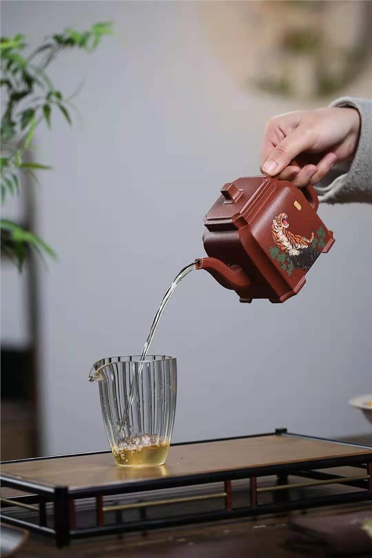 朱新南作品 抽角高方