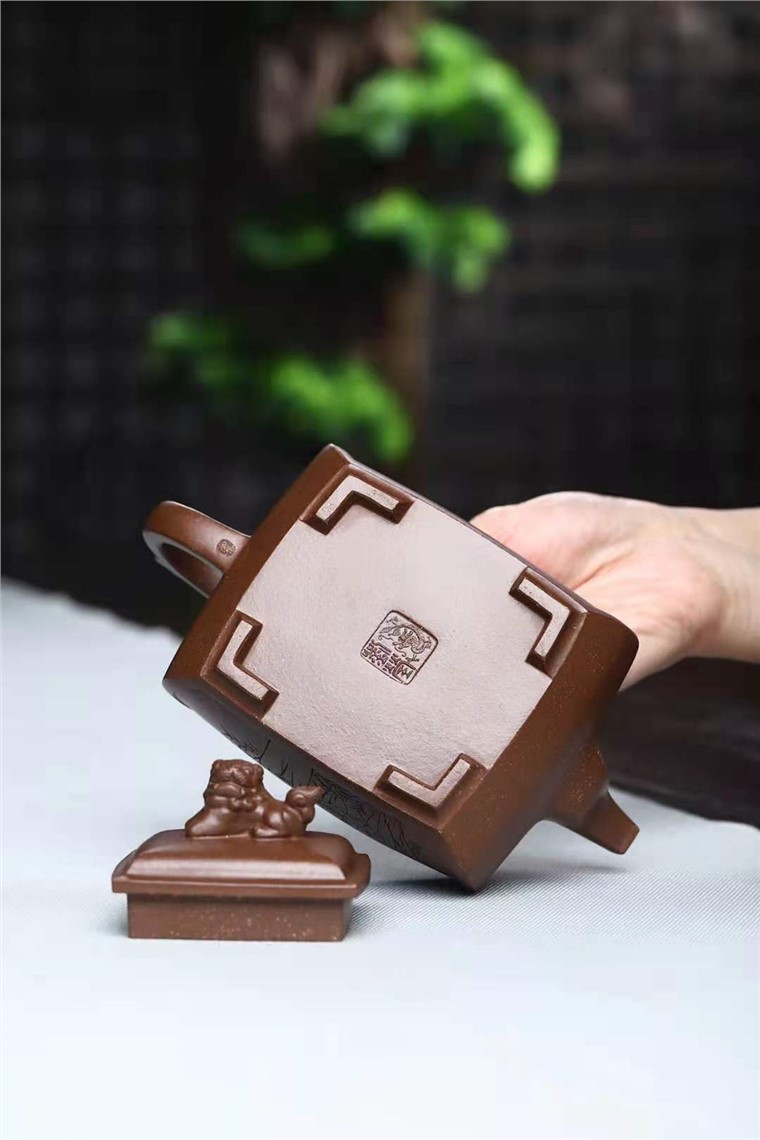 刘莹作品 四方狮尊图片