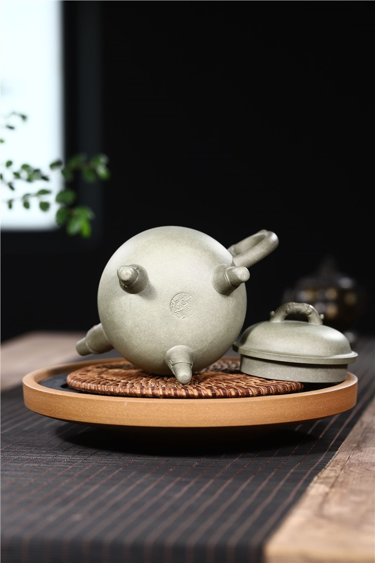 范君浩作品 三足灵龙