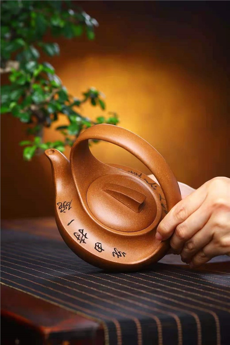 鲍明亚作品 曲壶图片