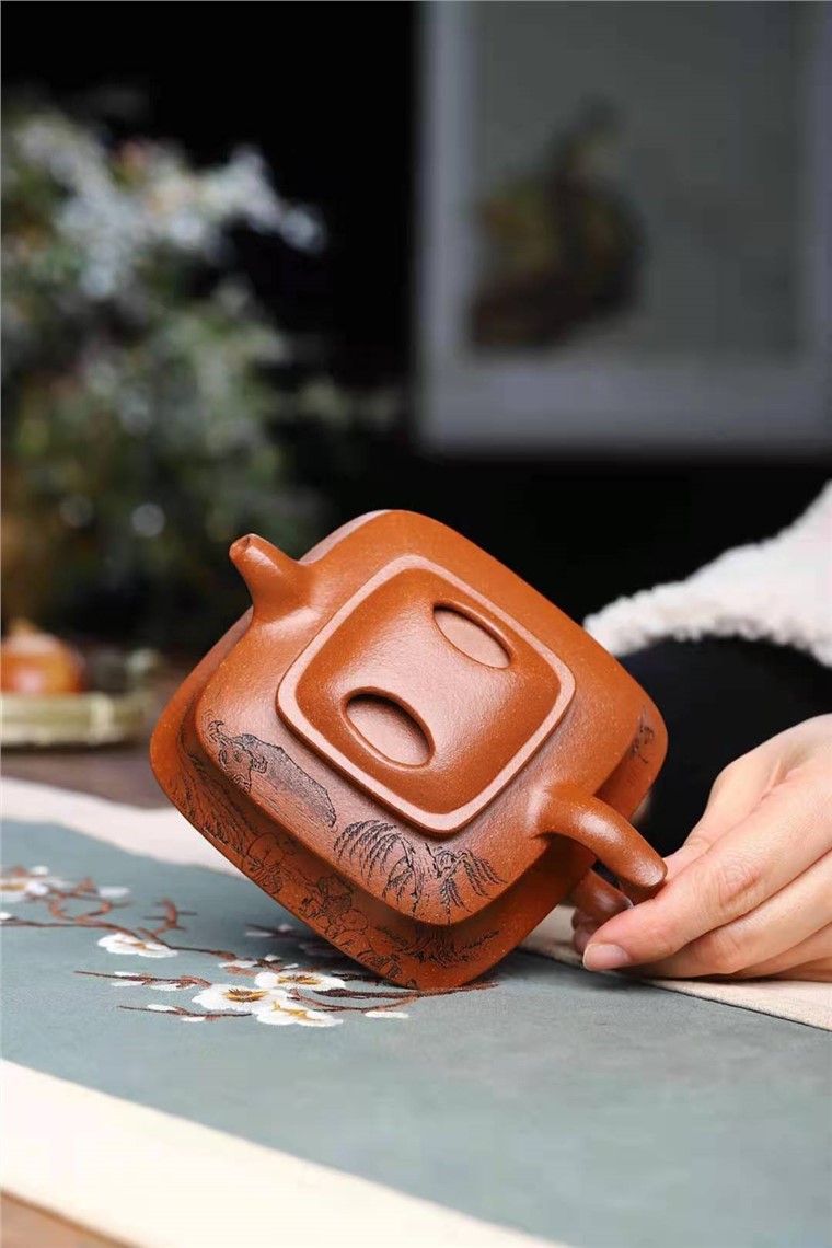 刘莹作品 四方牛盖套组图片