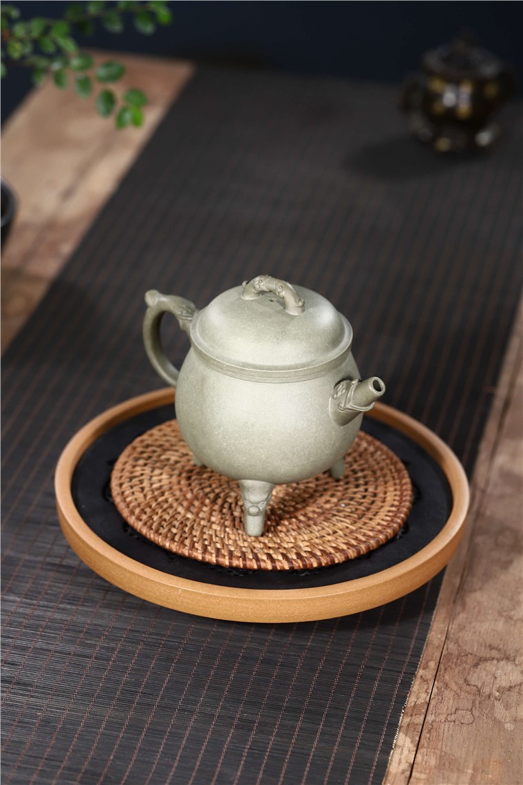 范君浩作品 三足灵龙图片