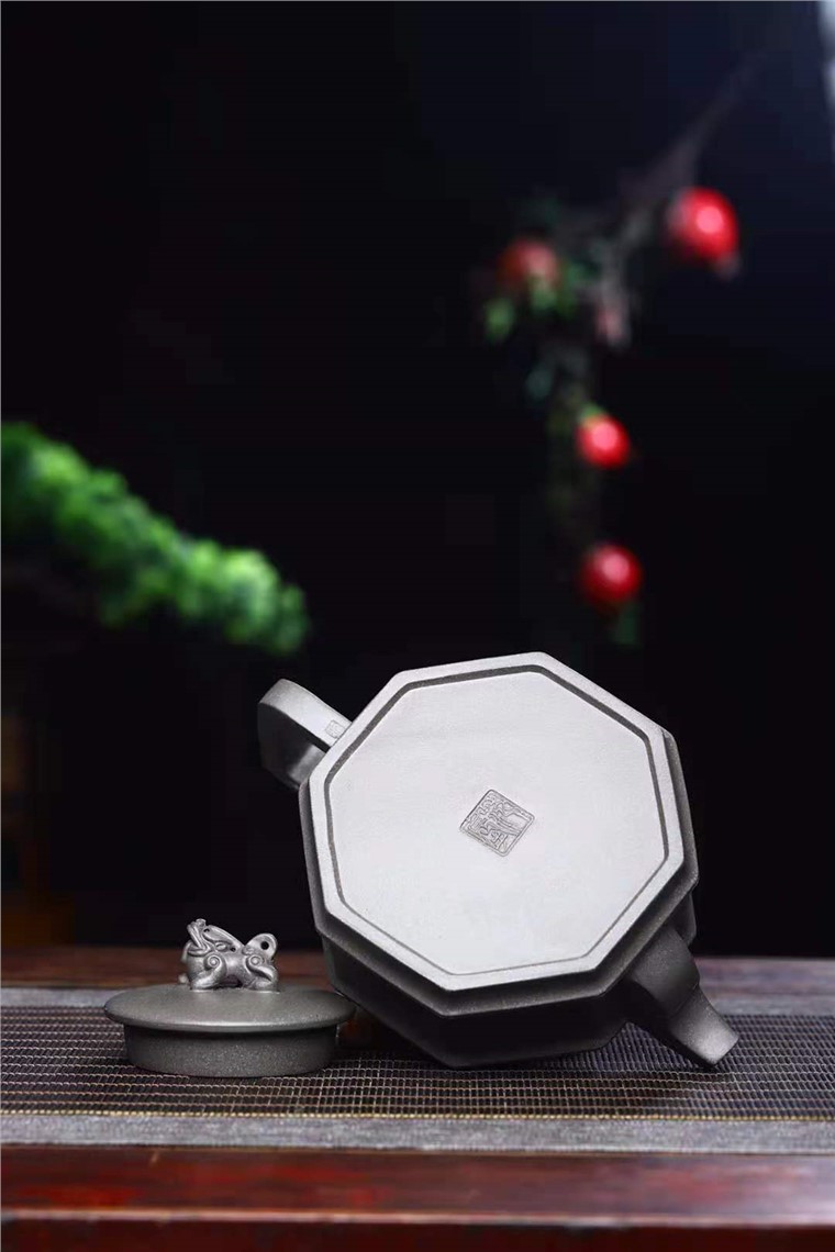 范振作品 八方祥瑞