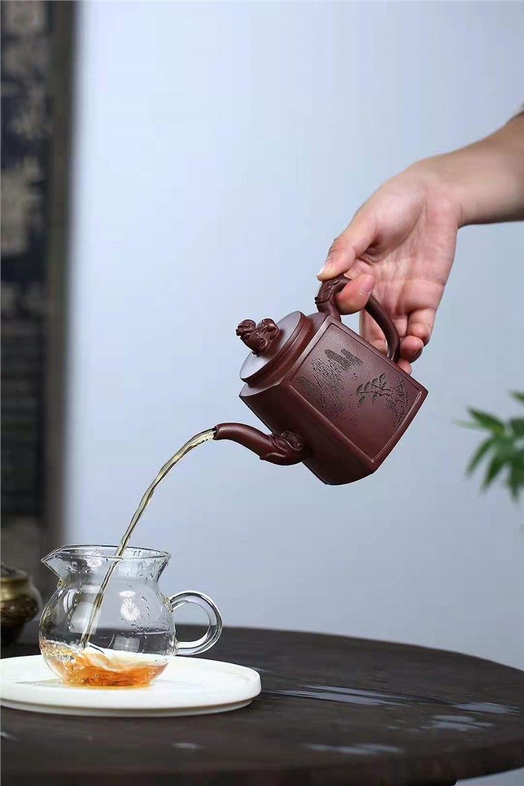 霍菊华作品 龙运四方
