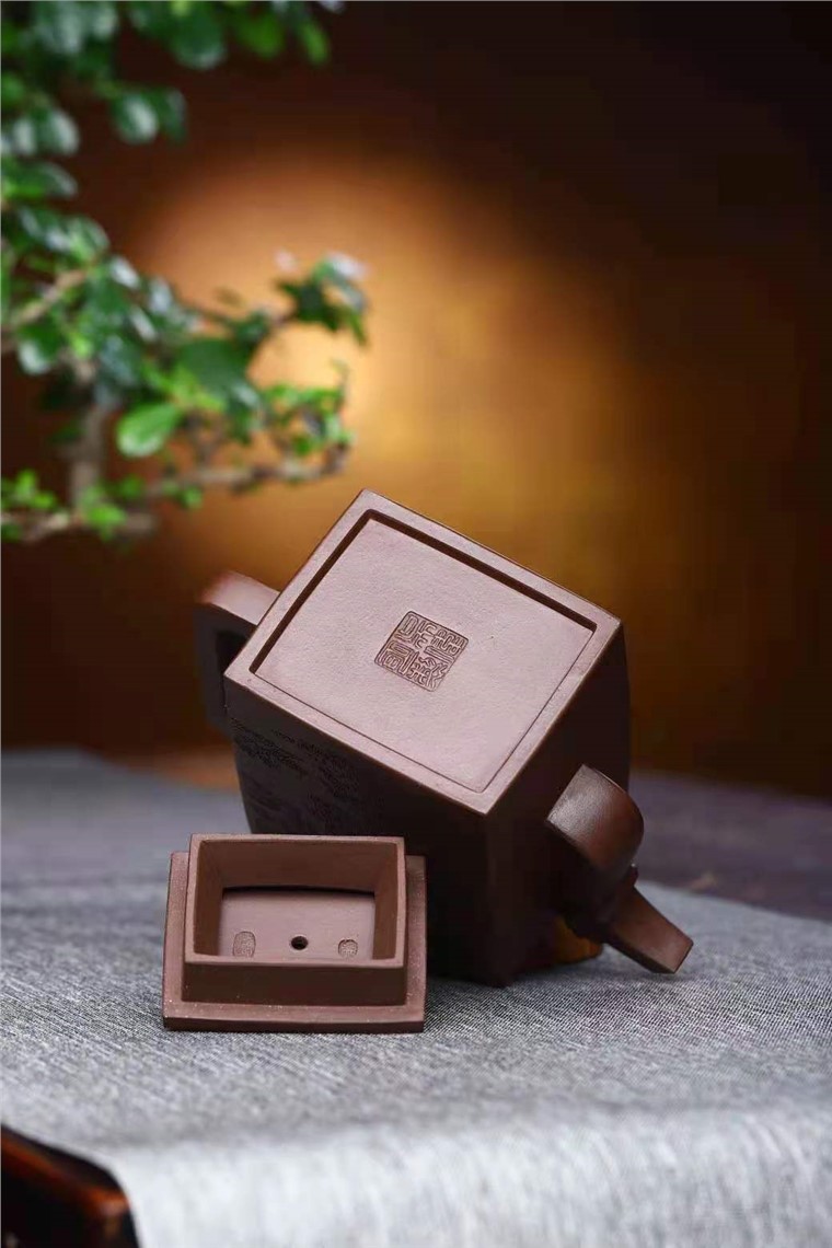 吴伟明作品 四方狮尊