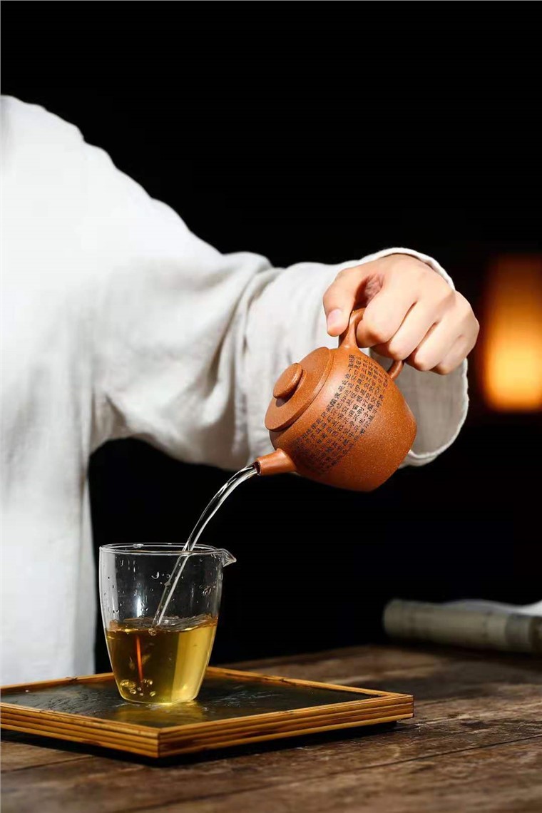 龚南亚作品 巨轮珠