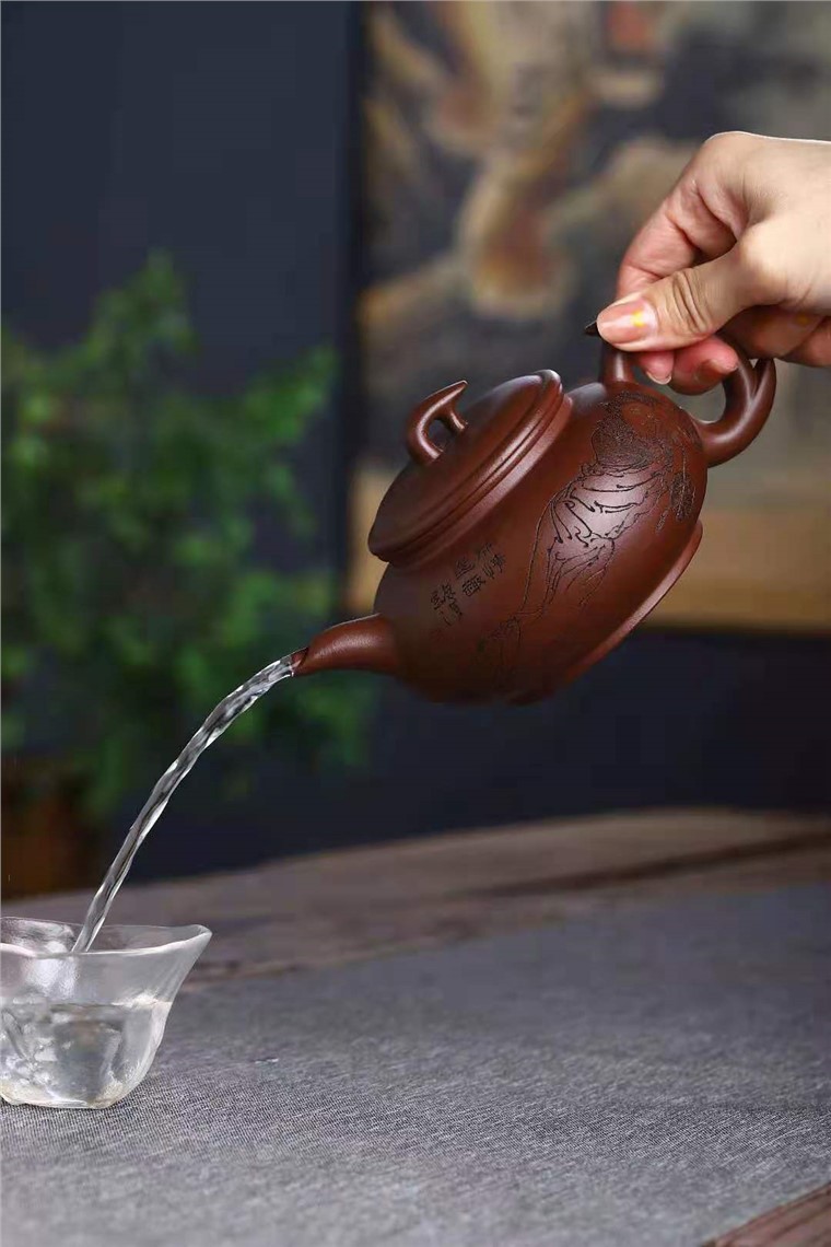 何其仙作品 贵妃壶