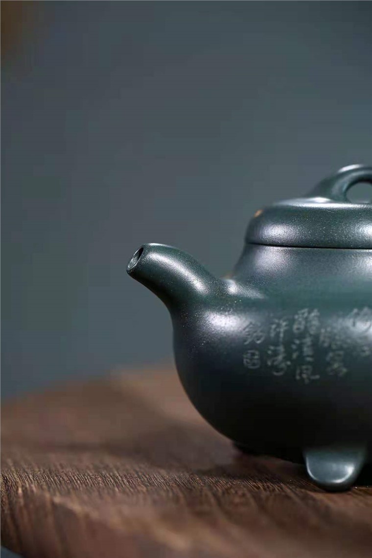 范微琴作品 三足石瓢图片