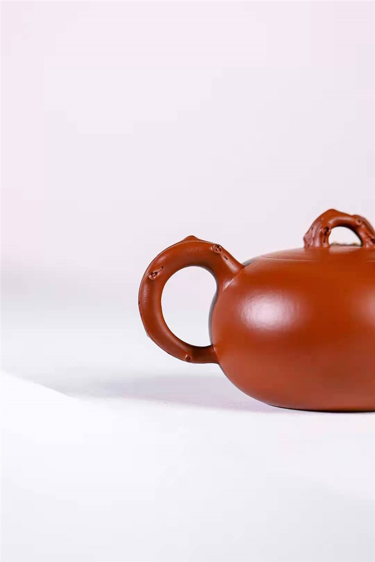 范微琴作品 松鼠葡萄图片