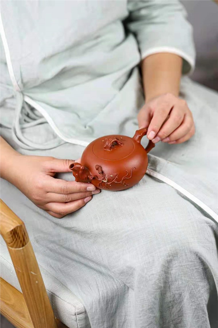 范微琴作品 松鼠葡萄图片