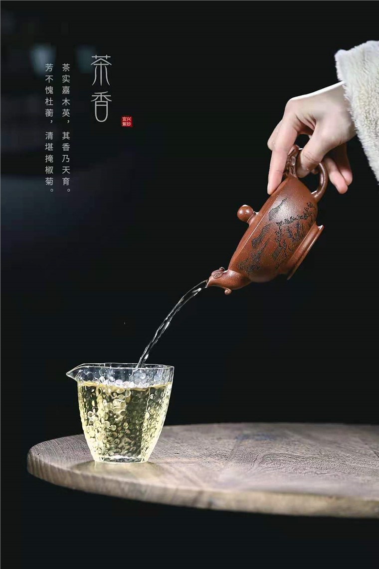 范微琴作品 双龙戏珠