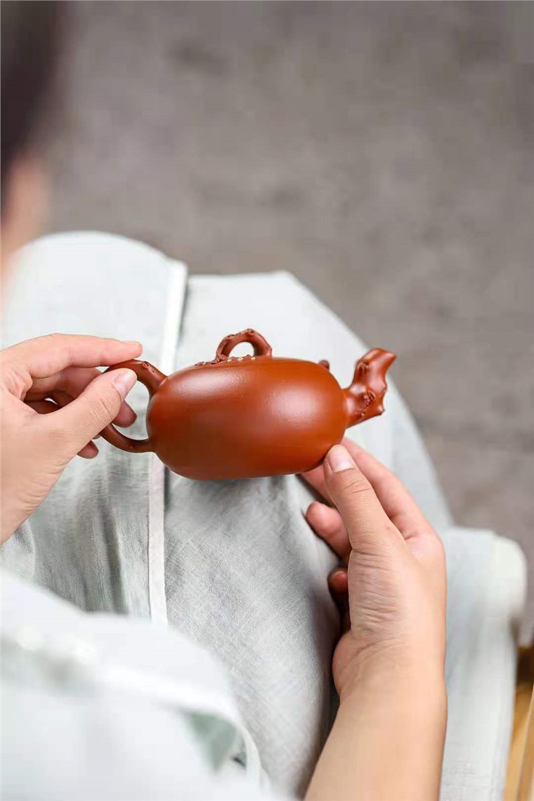 范微琴作品 松鼠葡萄图片