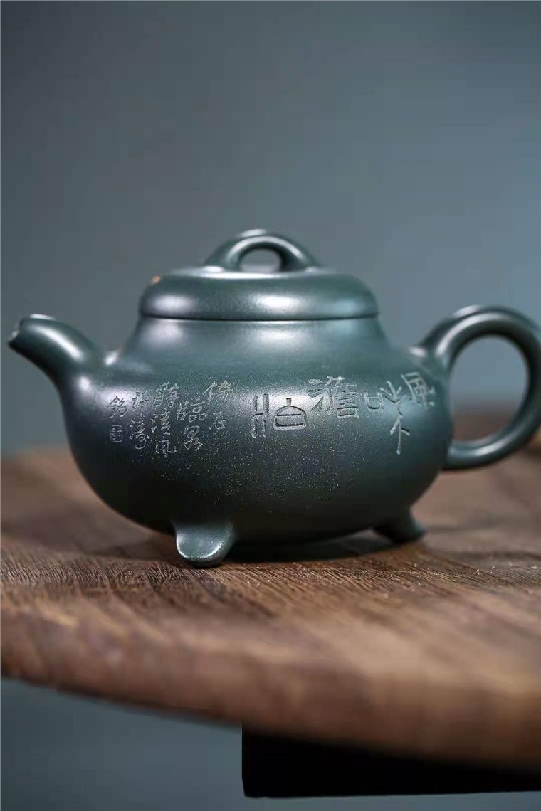 范微琴作品 三足石瓢图片