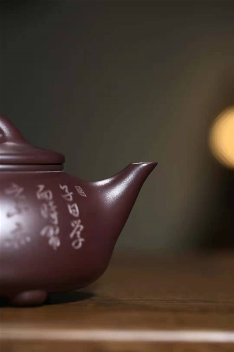 王芳作品 远观壶图片