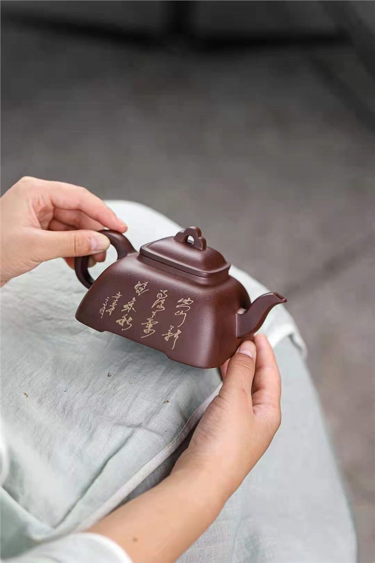 范微琴作品 四方孤菱图片