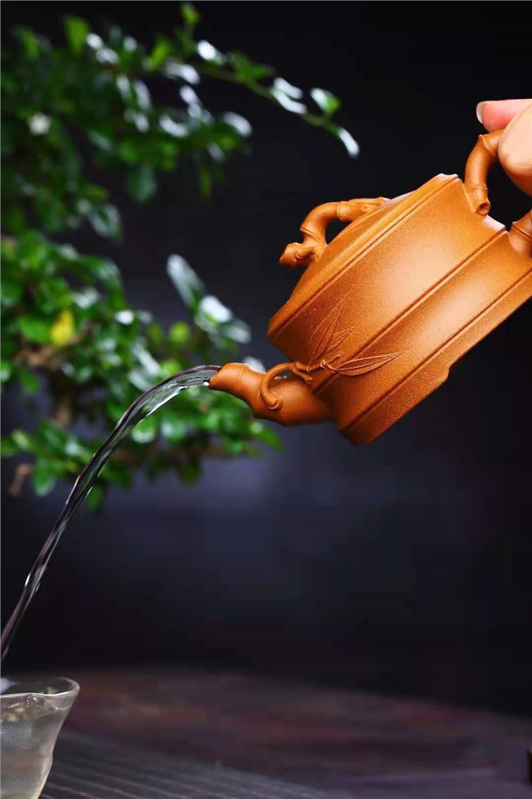 何其仙作品 竹段套壶