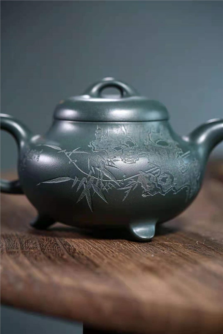 范微琴作品 三足石瓢图片