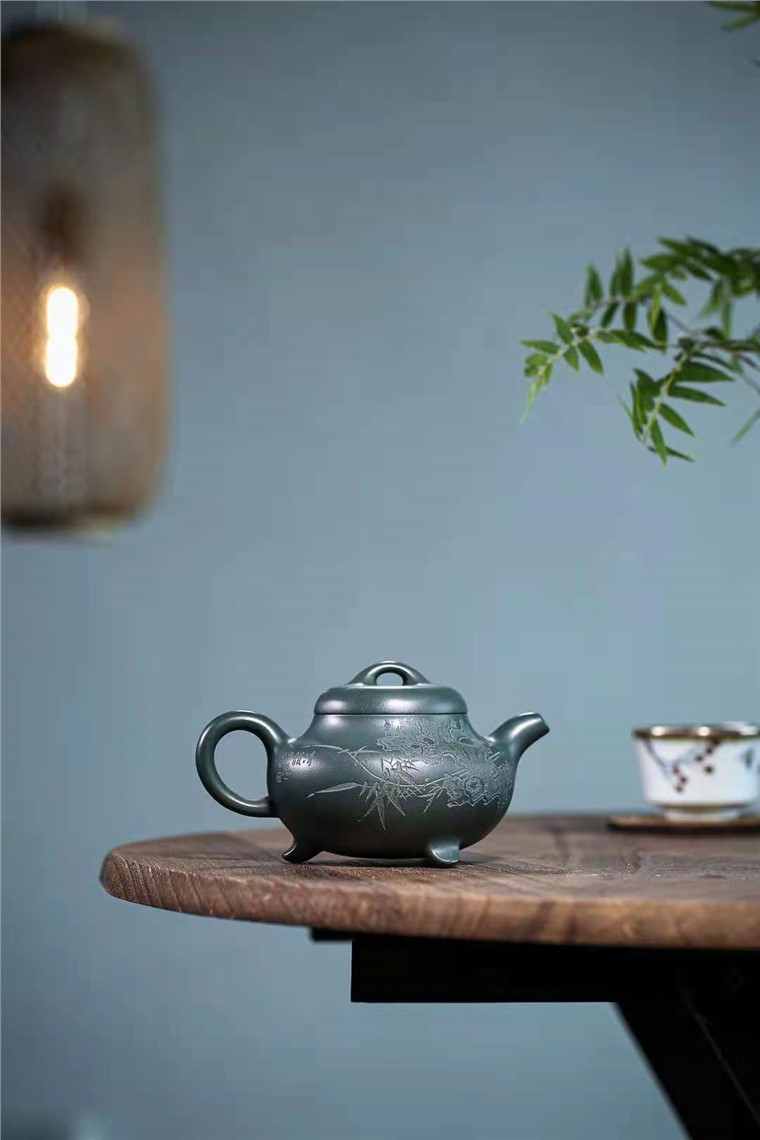 范微琴作品 三足石瓢图片