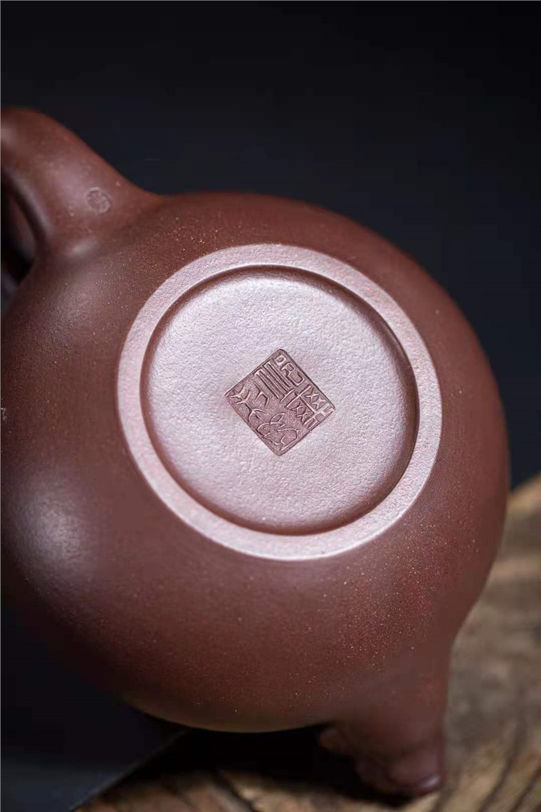 邱爽作品 绞泥龙尊