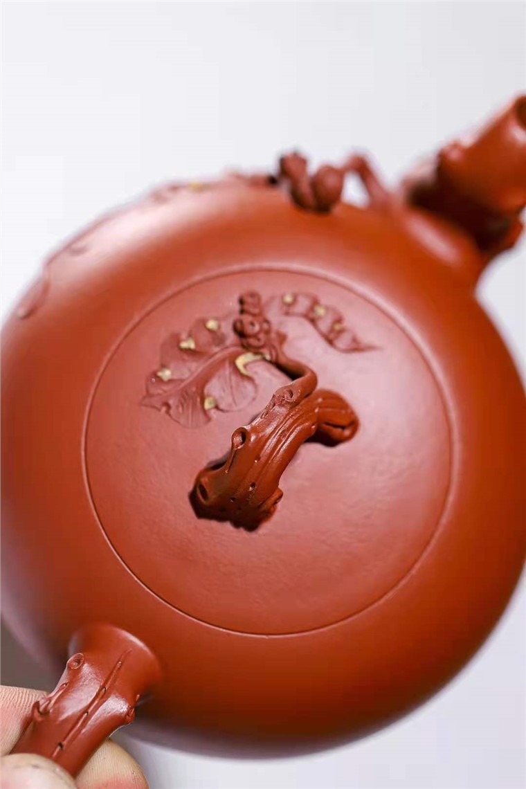范微琴作品 松鼠葡萄图片