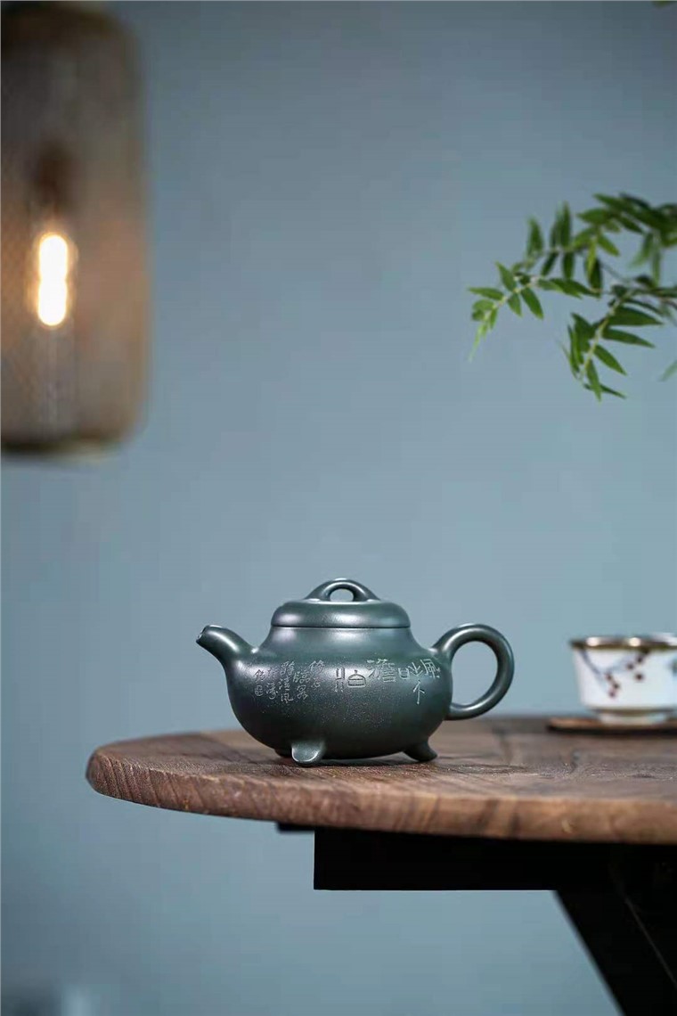 范微琴作品 三足石瓢图片
