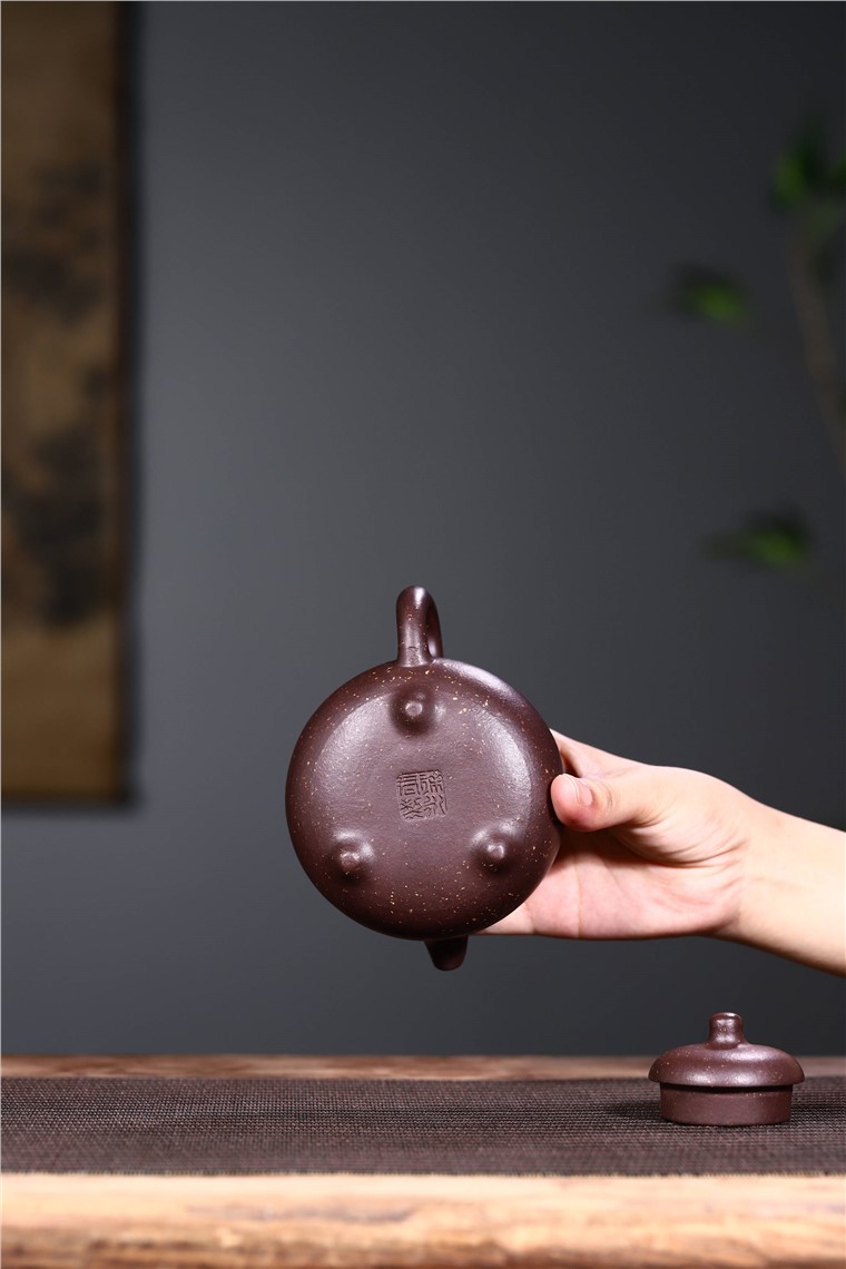 徐永君作品 三足乳鼎