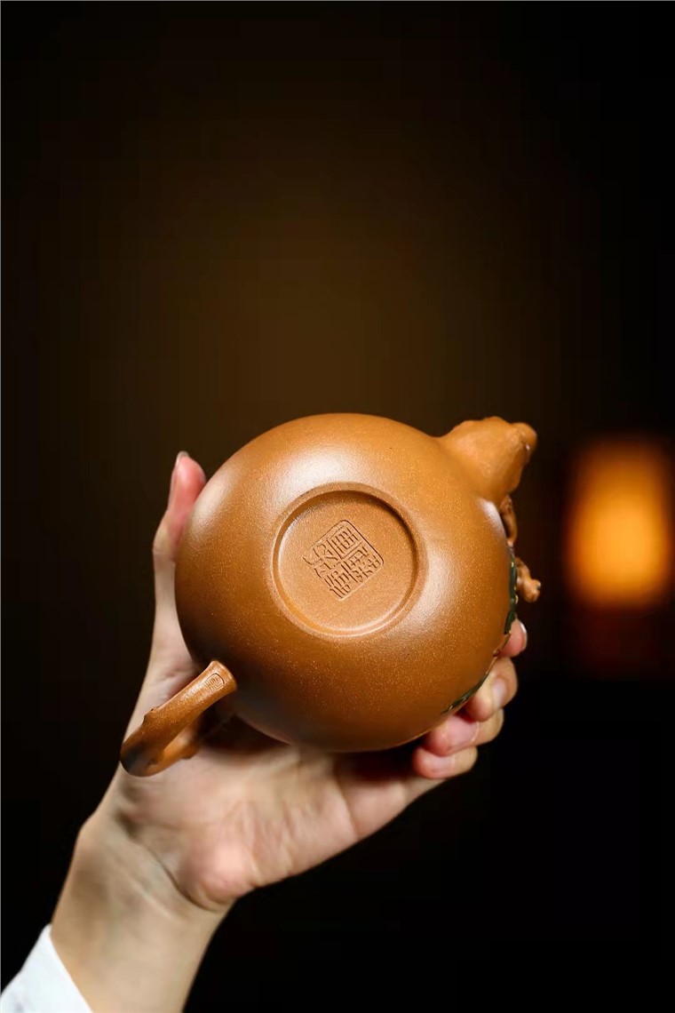 蒋岳军作品 松鼠葡萄图片