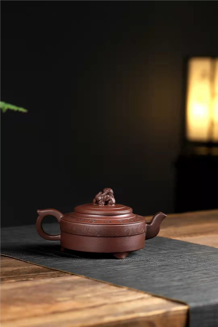 蒋岳军作品 三足祥狮图片
