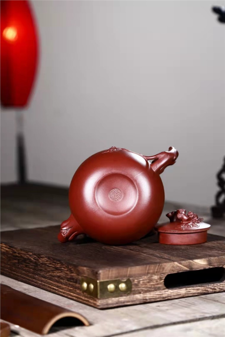 庄红阳作品 松鼠葡萄