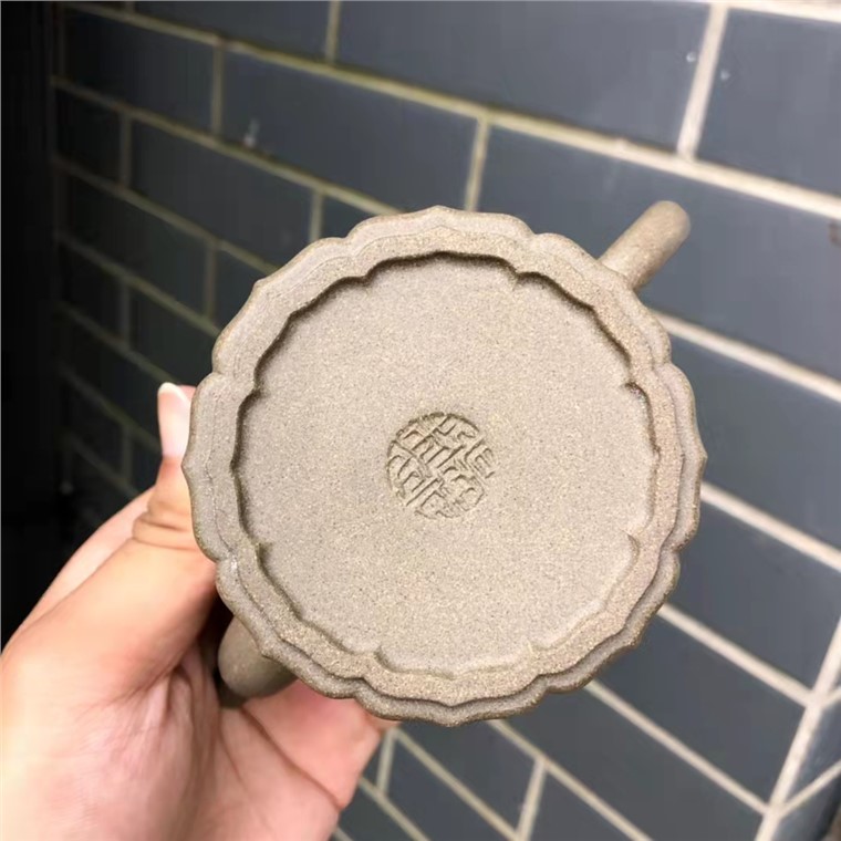 吴佳作品 筋纹玉柱