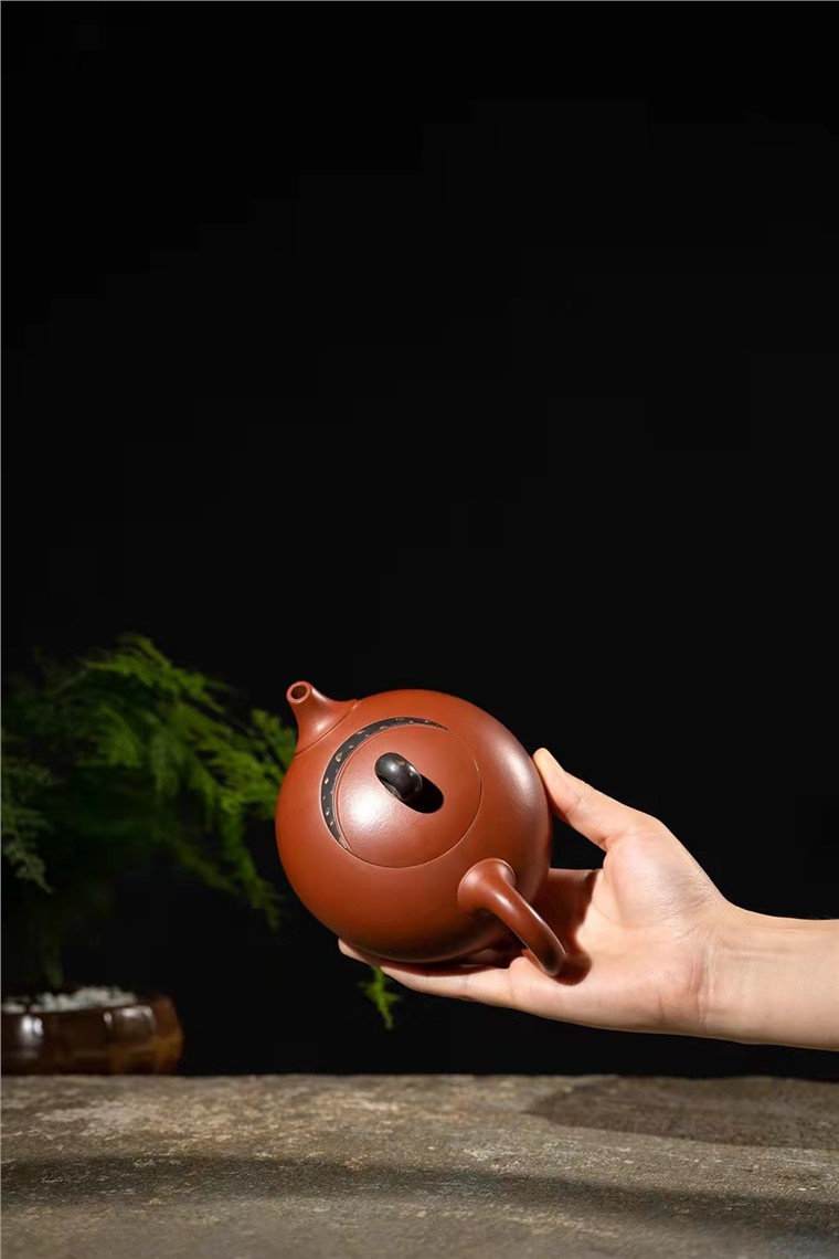 范微琴作品 月影壶图片