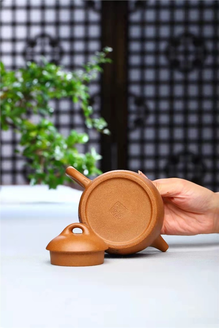 何其仙作品 秦权