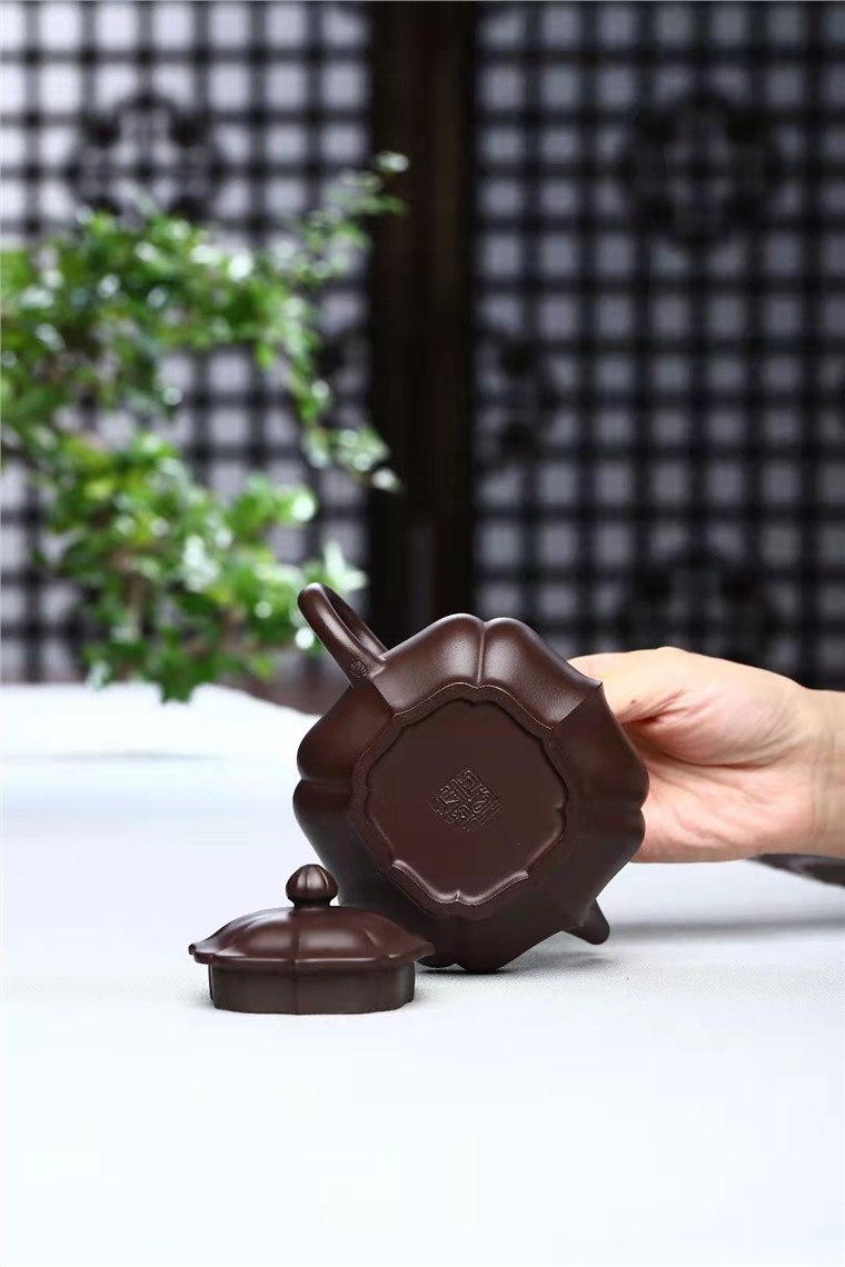 何其仙作品 菱花潘壶