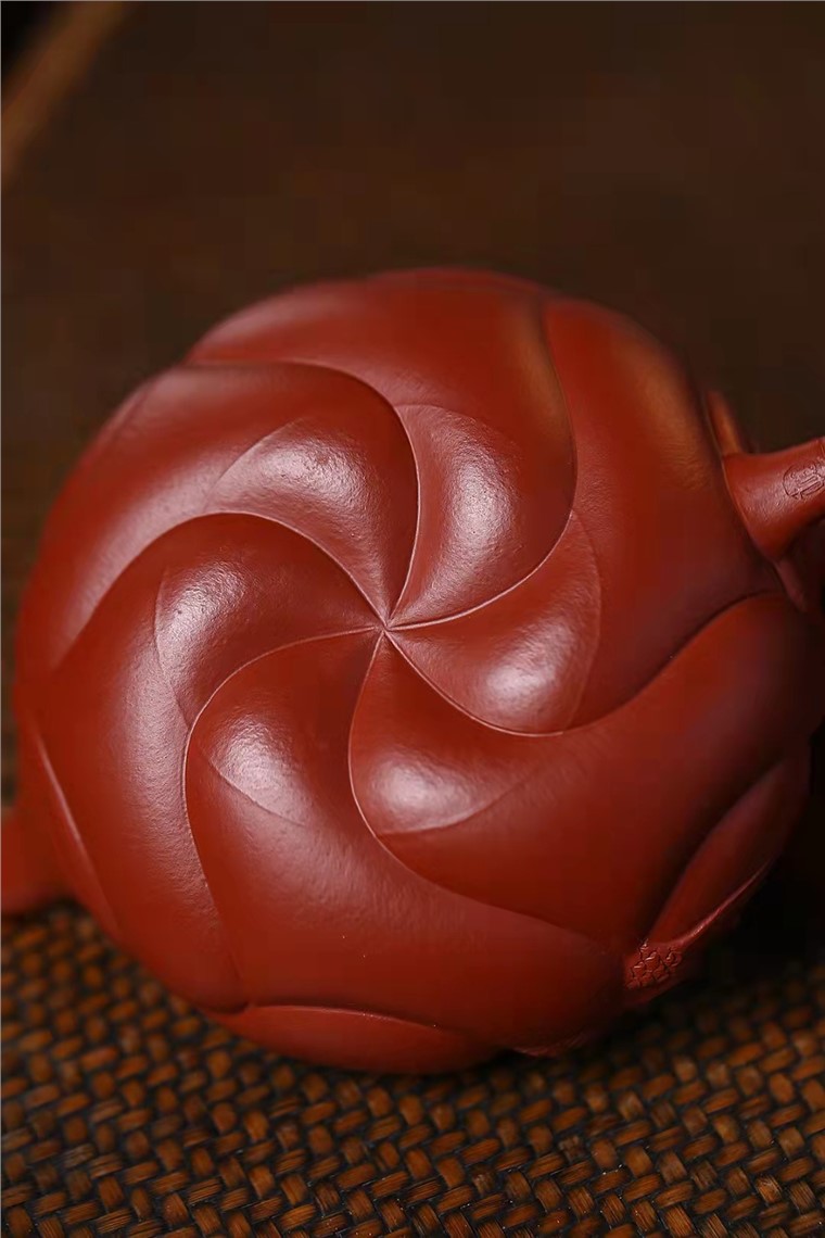 许华芳作品 鱼化龙