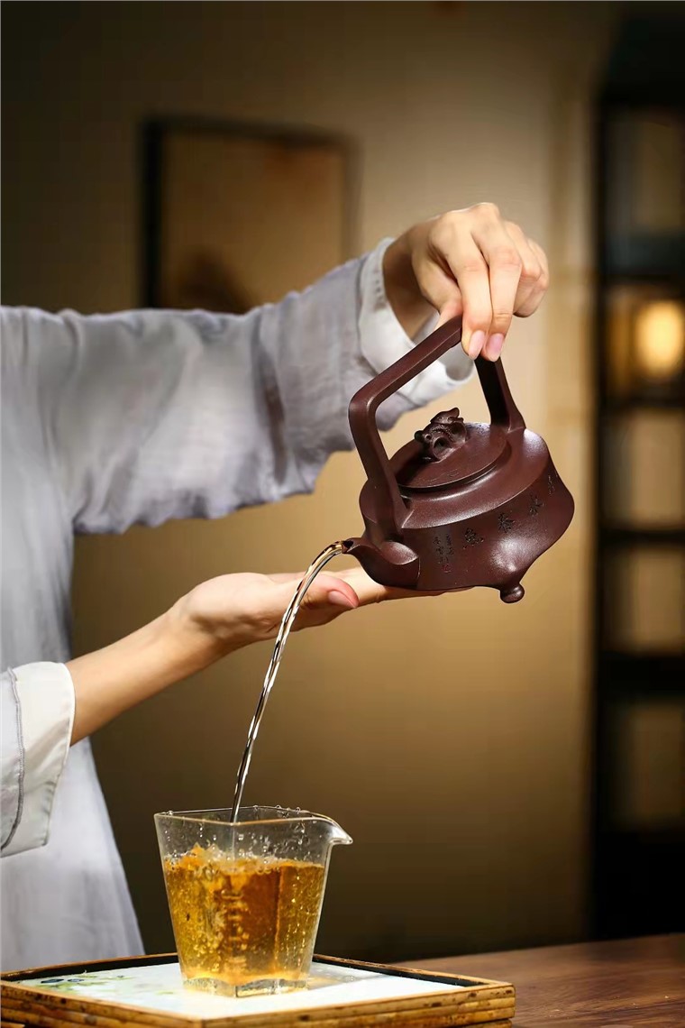 王凤盘作品 龙泽提梁