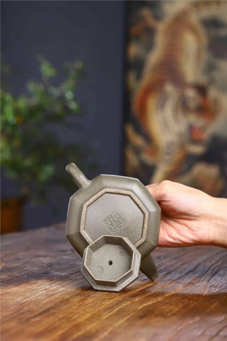 谈燕飞作品 八方牛盖图片