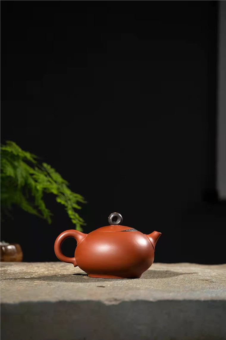 范微琴作品 月影壶图片