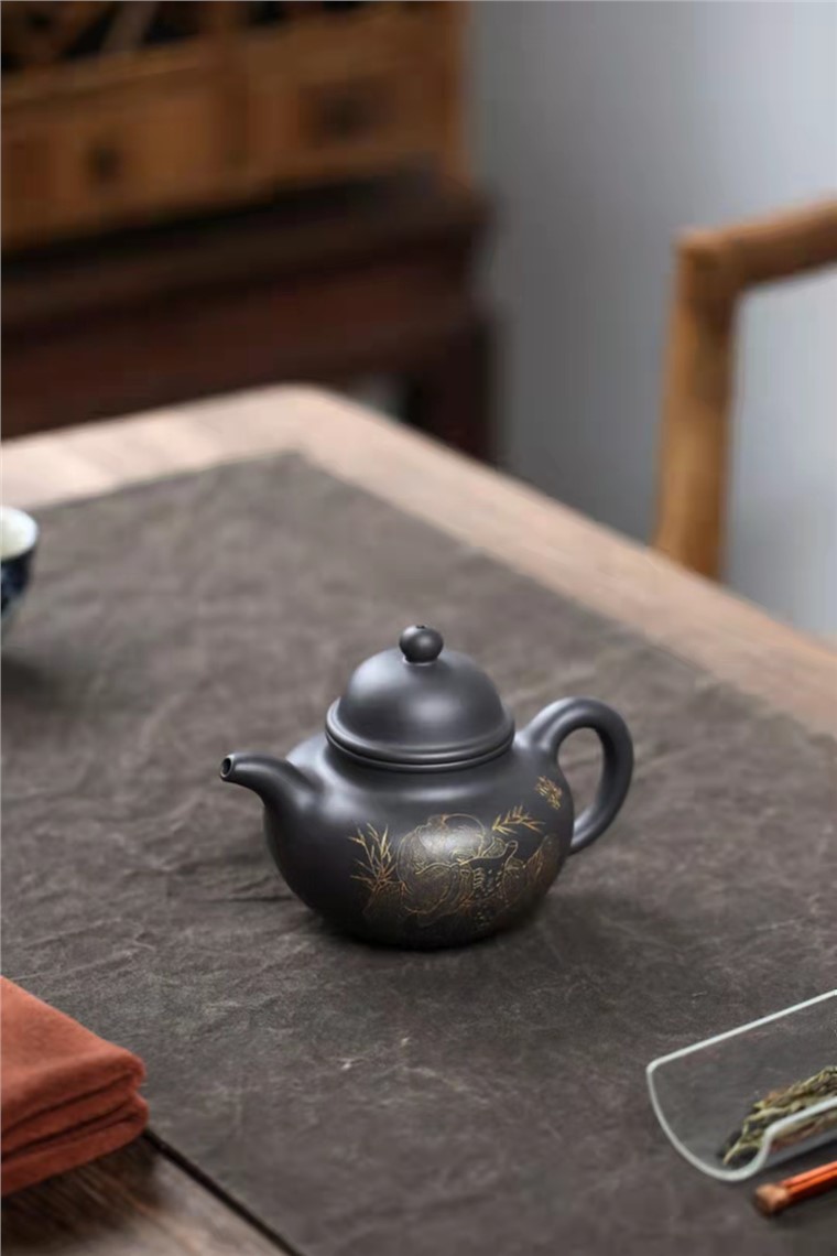 路群星作品 掇球图片