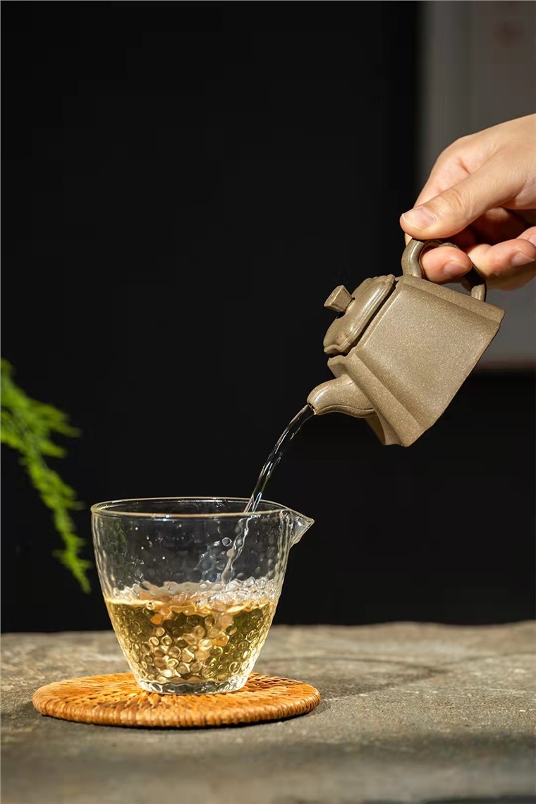 范微琴作品 抽角菱花