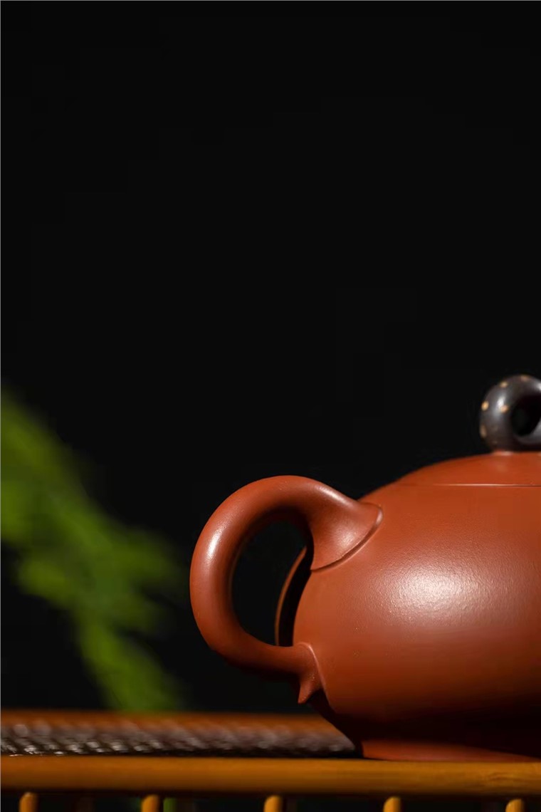 范微琴作品 月影壶图片