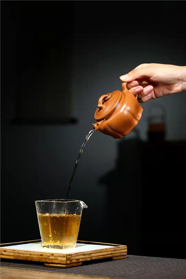 王凤盘作品 蜗牛壶
