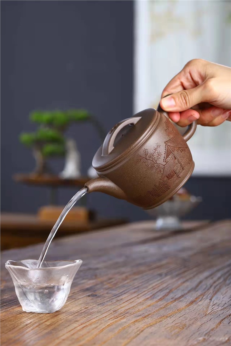 许爱华作品 汉瓦壶