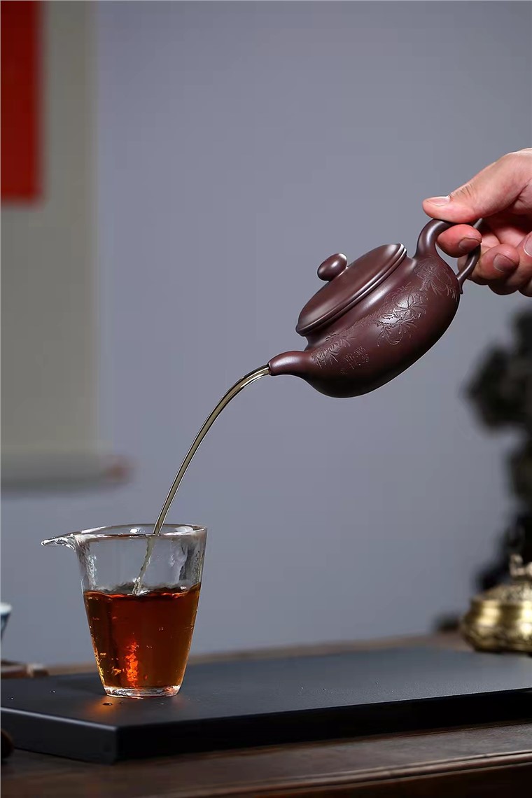 王芳作品 仿古壶
