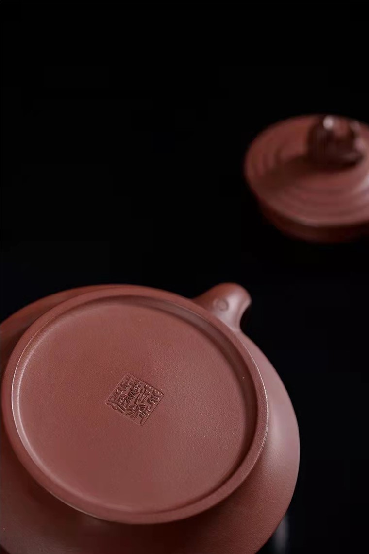 范微琴作品 鱼跃壶