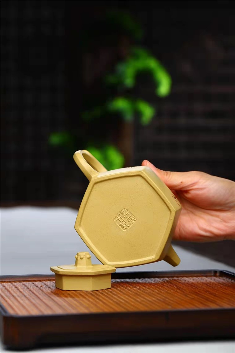 谈燕飞作品 六方宝铎