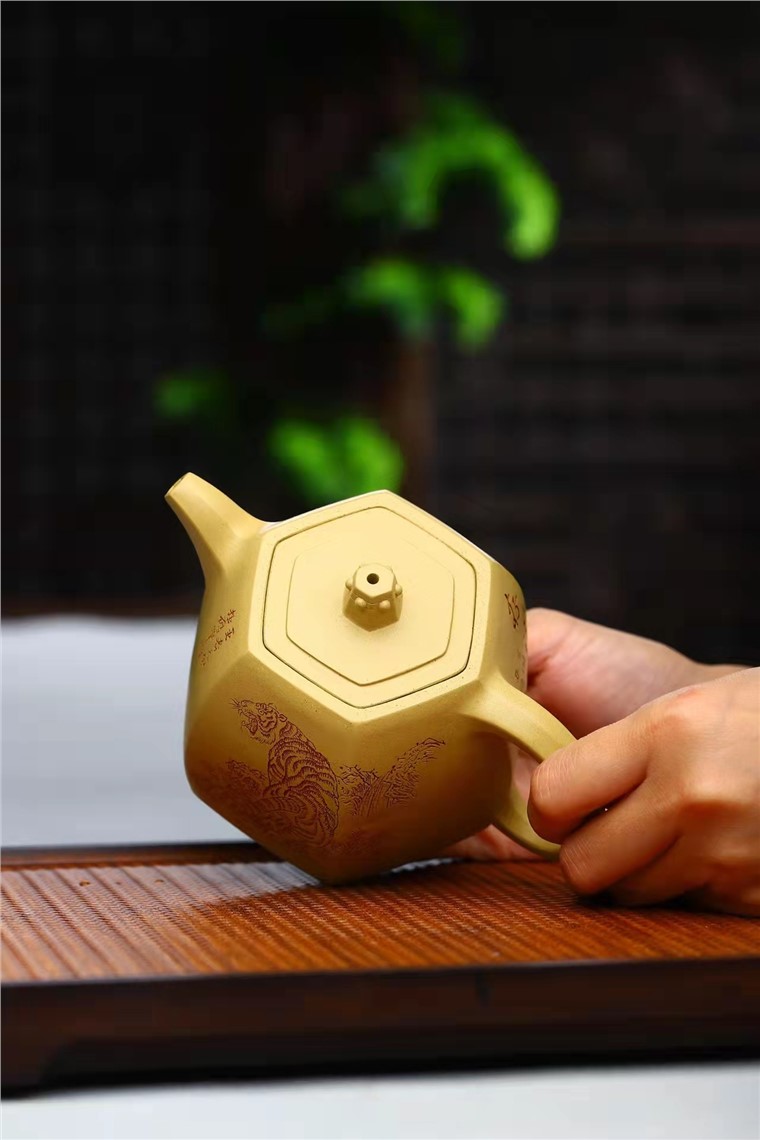 谈燕飞作品 六方宝铎图片