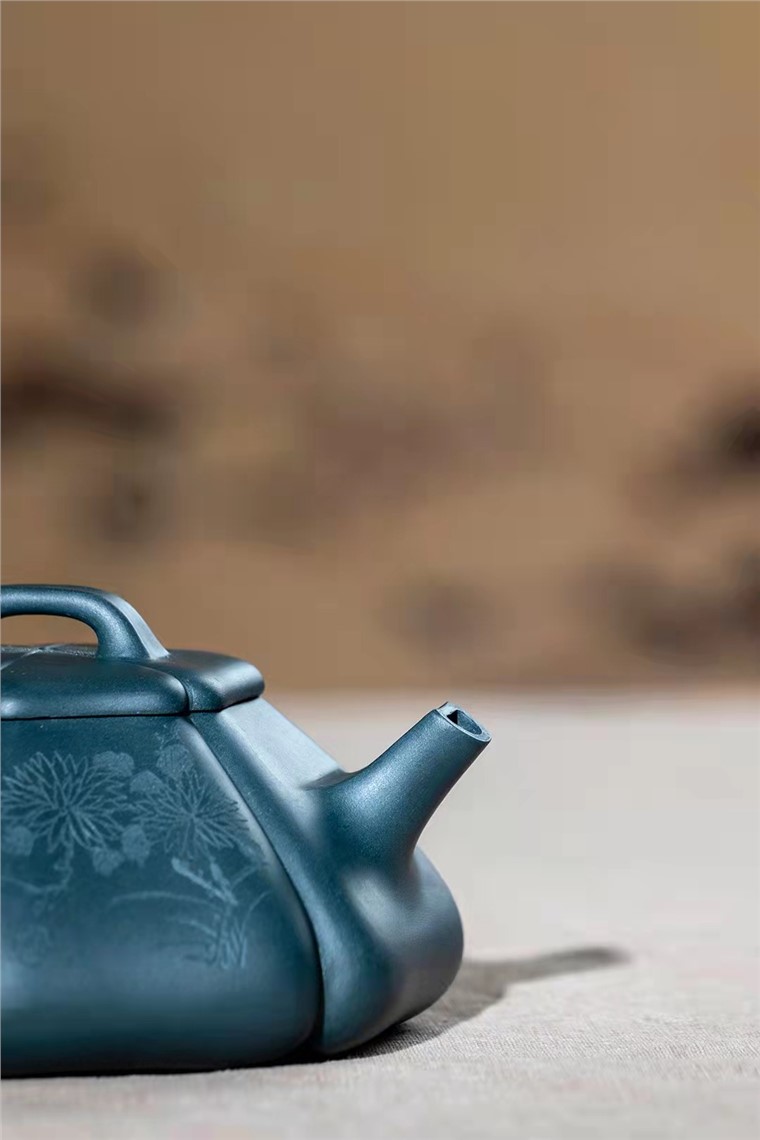 范微琴作品 菱花石瓢图片