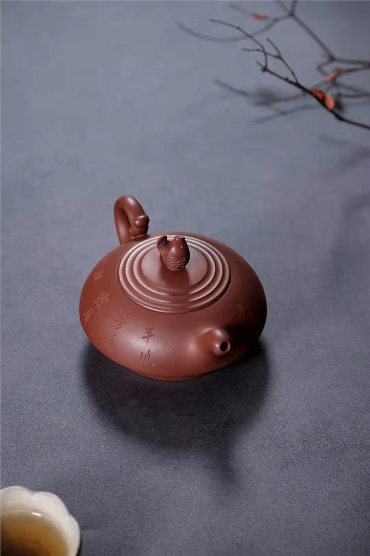 范微琴作品 鱼跃壶图片